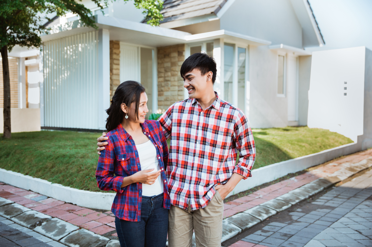 Should You Sell Your Current Home Before Looking For a New One?